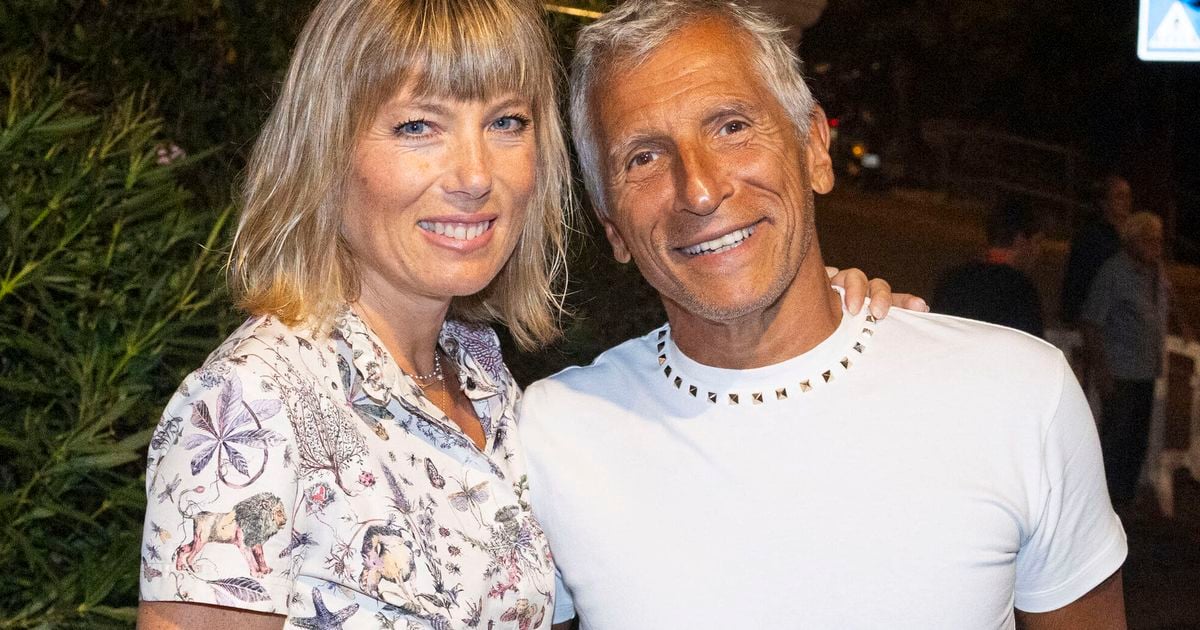 Nagui et Mélanie Page posant ensemble lors d'une soirée estivale