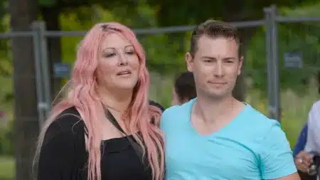 Fred Cauvin et Loana Petrucciani posant ensemble lors d'une sortie publique