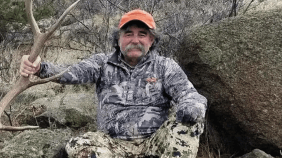 Piétiné par cinq éléphants au Gabon : la famille du chasseur américain conteste la version officielle