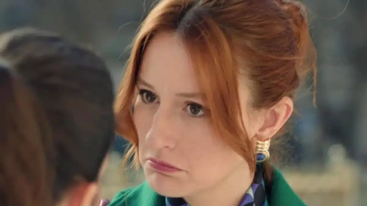 Jennifer découvre qu'Isaac lui a menti dans Plus belle la vie