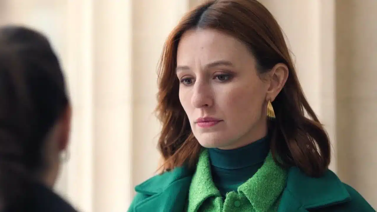 Alice Bataille, avocate de la défense dans Plus belle la vie, lors du procès de Félix au tribunal