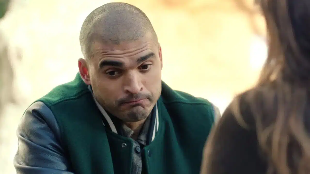 Ulysse Kepler joué par Jérémy Charvet dans Plus belle la vie, l'avocat au regard tendu et coupable