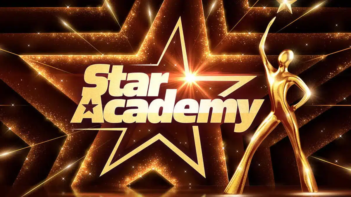 Logo officiel de la Star Academy sur fond doré avec étoiles brillantes