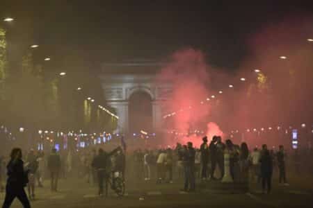 tensions presente sur les champs eloysees