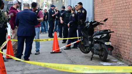 Un bébé de 7 mois tué par balle dans sa poussette à Brooklyn