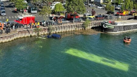 Un bus-école tombe dans la Seine à Juvisy-sur-Orge : les images de l'extraction sont spectaculaires