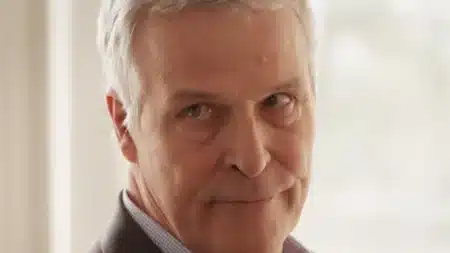 Dimitri dans Un Si Grand Soleil, convoqué au commissariat dans l'épisode du 9 avril
