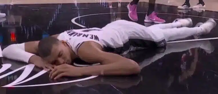 Victor Wembanyama KO après une chute face contre le parquet : « protocole commotion » activé