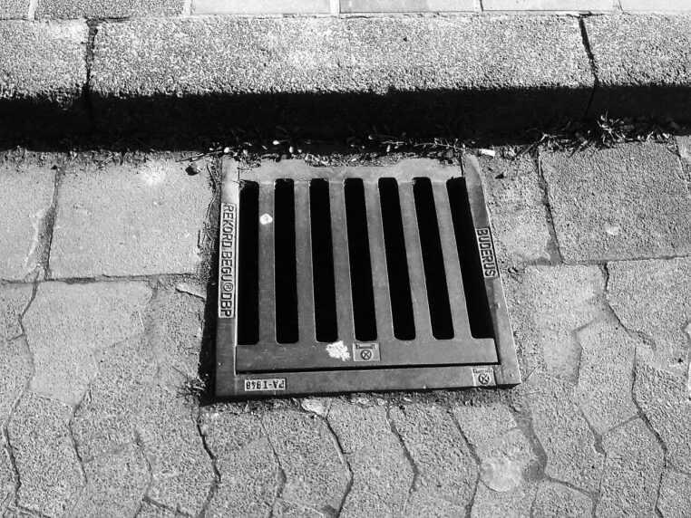 gullideckel, manhole cover, lid, gulli, drain, road, metal, limitation, mark, curb, drain, drain, drain, drain, drain, curb