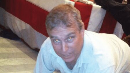 Affaire Epstein : cette femme affirme avoir été envoyée au Royaume-Uni pour une nuit avec le prince Andrew à Windsor