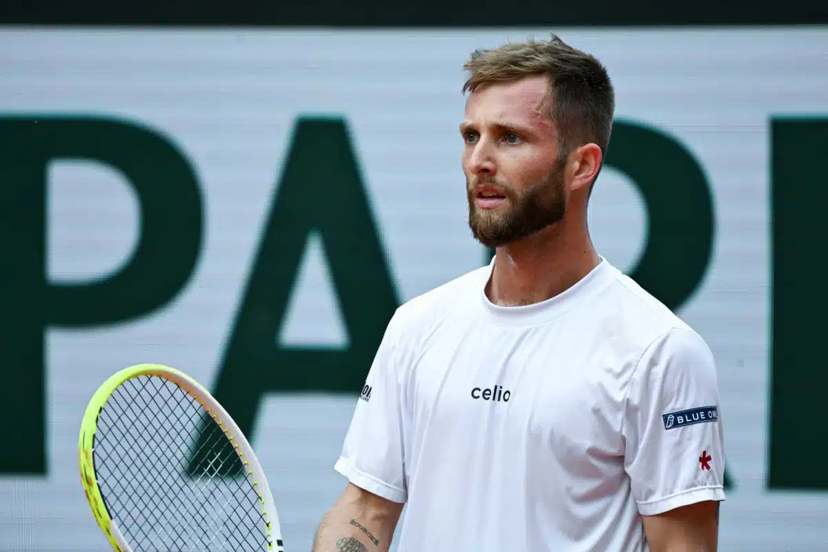 Corentin Moutet baisse son short en plein match à Hambourg : l'avertissement est immédiat