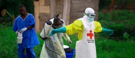 Ebola : l'OMS déclenche son plus haut niveau d'alerte, 88 morts déjà recensés