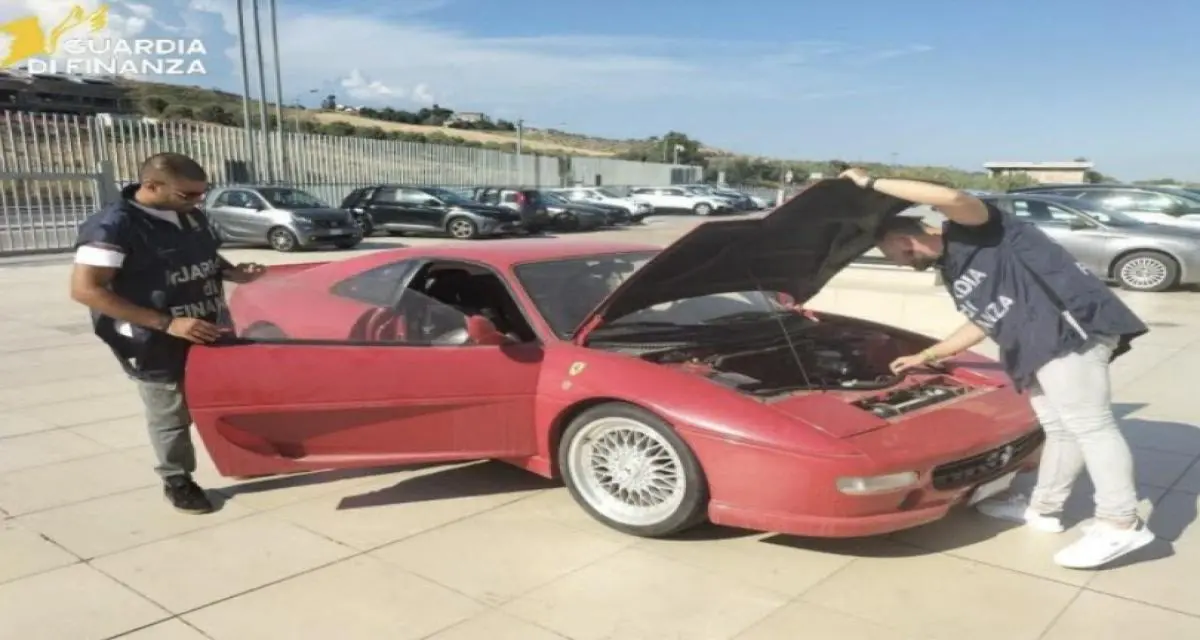 En Italie, un concessionnaire vend une « Ferrari » : sous la carrosserie rouge, c'était une Toyota