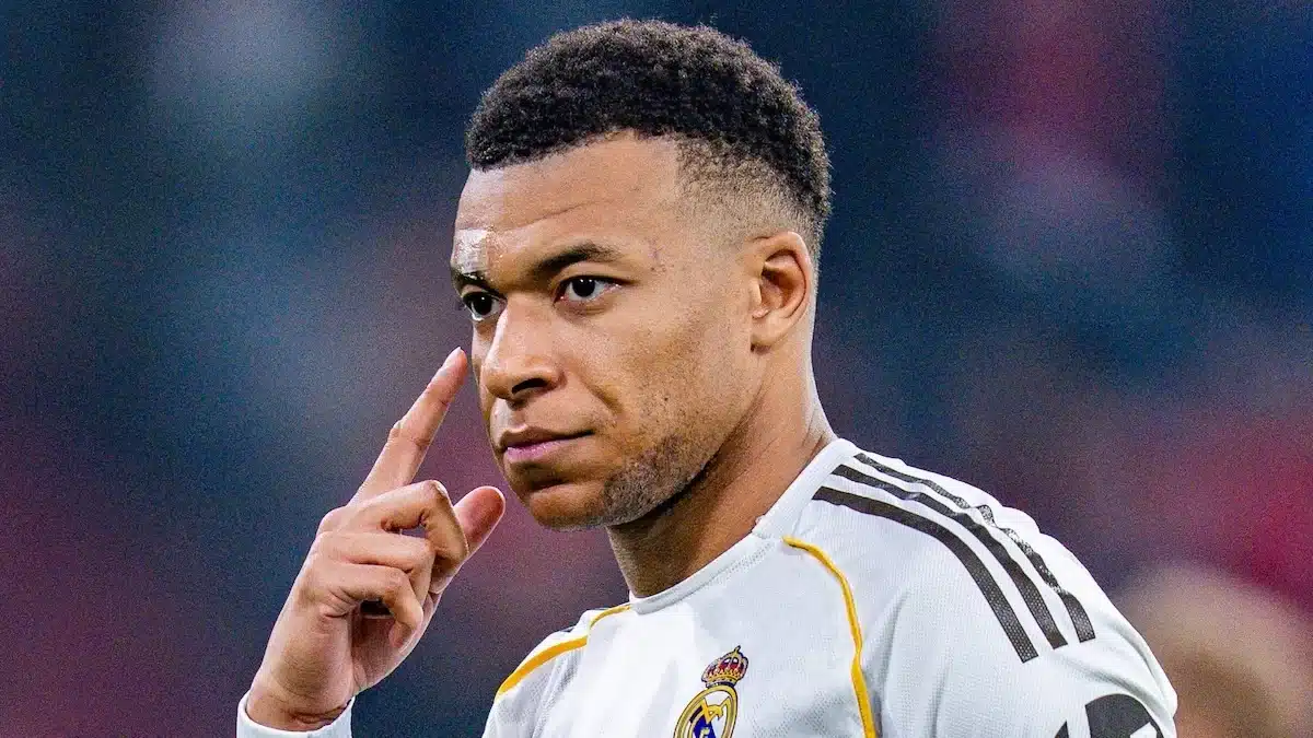 Mbappé en escapade avec Ester Expósito pendant sa blessure : une pétition récolte des millions de signatures pour le chasser du Real