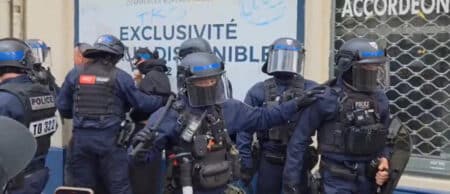 Olivier Faure enfariné, black blocs, 300 000 manifestants : ce 1er mai 2026 a viré au chaos