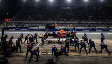 Pit stop de Formule 1 sponsorisé par Red Bull