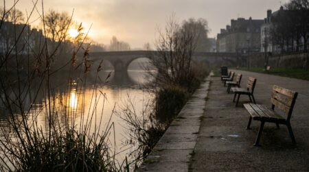 Berges calmes de la Vilaine à Rennes en fin d'après-midi