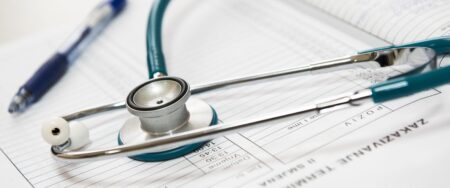 6 coups de couteau en pleine consultation à Courbevoie : ce médecin généraliste lutte entre la vie et la mort