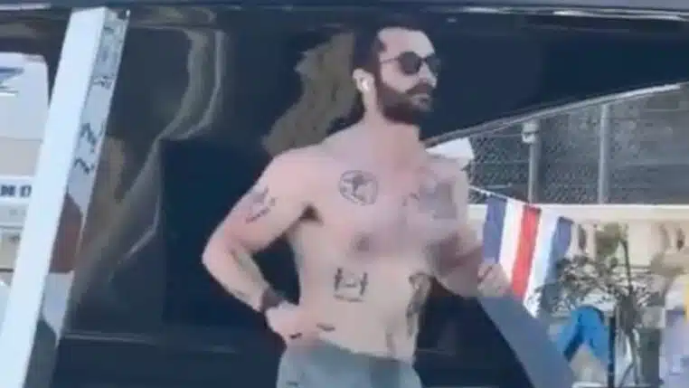 Louis Sarkozy filmé en plein footing sur un yacht à Monaco (vidéo)