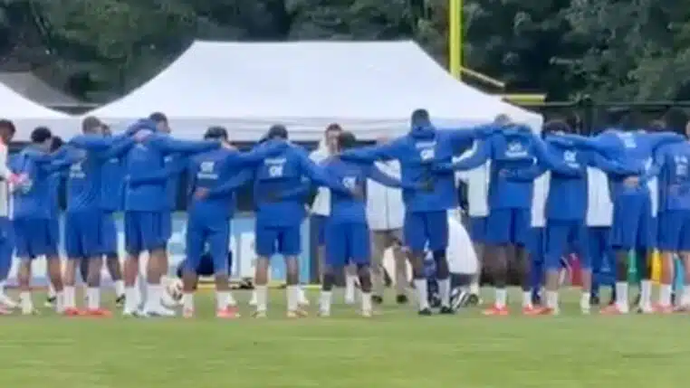 Les Bleus rendent hommage à la mère de Didier Deschamps (vidéos)