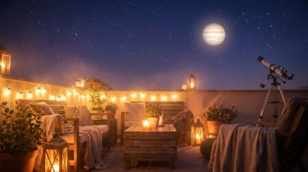 Ciel étoilé avec Jupiter brillant au-dessus d'une terrasse