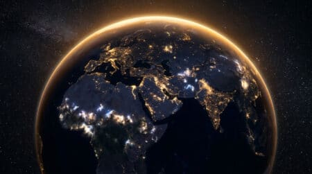 Éclairs de foudre vus depuis l'espace illuminant la Terre