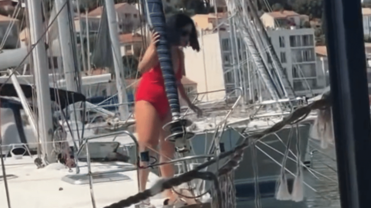 « Traquée et filmée à mon insu » : Manon Aubry sur un voilierdéclenche une tempête politique