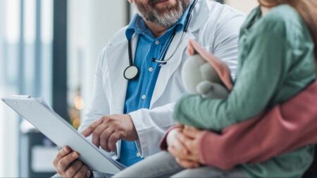 Sa fille de 13 ans est vierge, mais les médecins insistent : « Elle est enceinte »