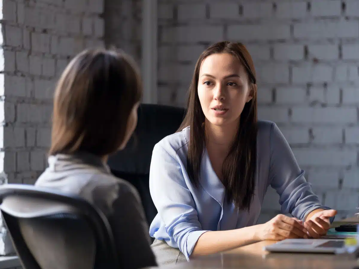 Selon la psychologie, cette habitude que vous trouvez gênante révèle en fait une forme rare d'empathie