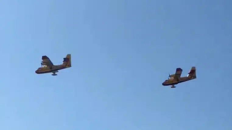 Ravitaillement des Canadair dans le bassin d&rsquo;Arcachon, au pied de la dune du Pilat (vidéo)