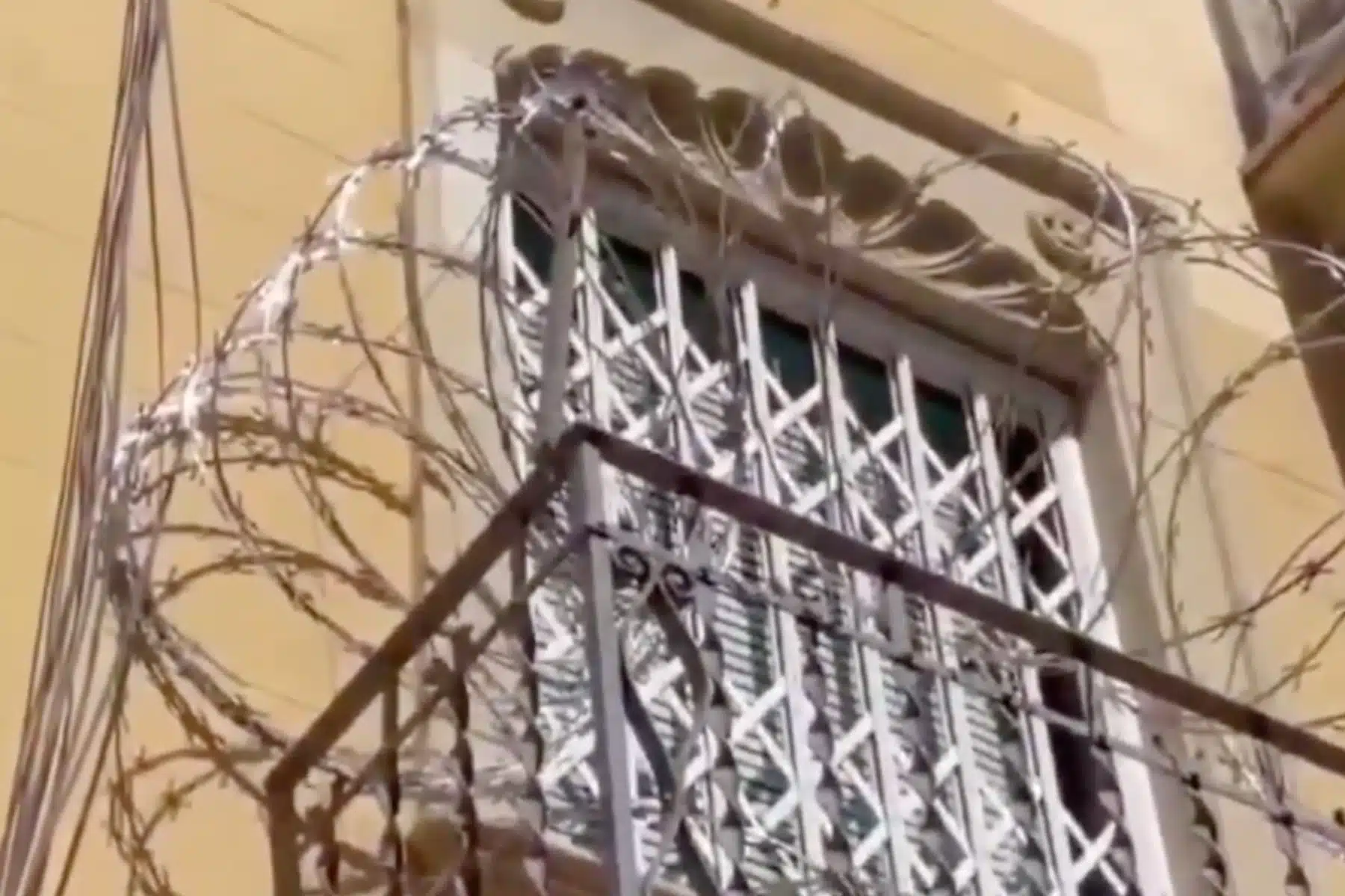 Balcon barbelé
