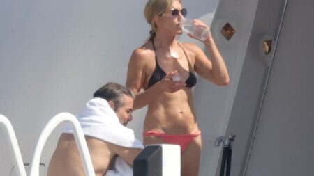 À 57 ans, Jennifer Aniston affiche un corps qui fait taire les critiques sur un yacht à Majorque