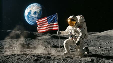 Astronaute sur la Lune plantant le drapeau américain