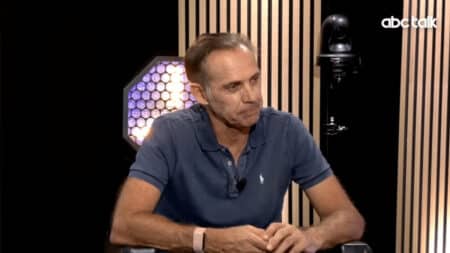 « Avec l'urne de mon père dans le métro » : le jour où Paul Belmondo a vécu un signe du destin