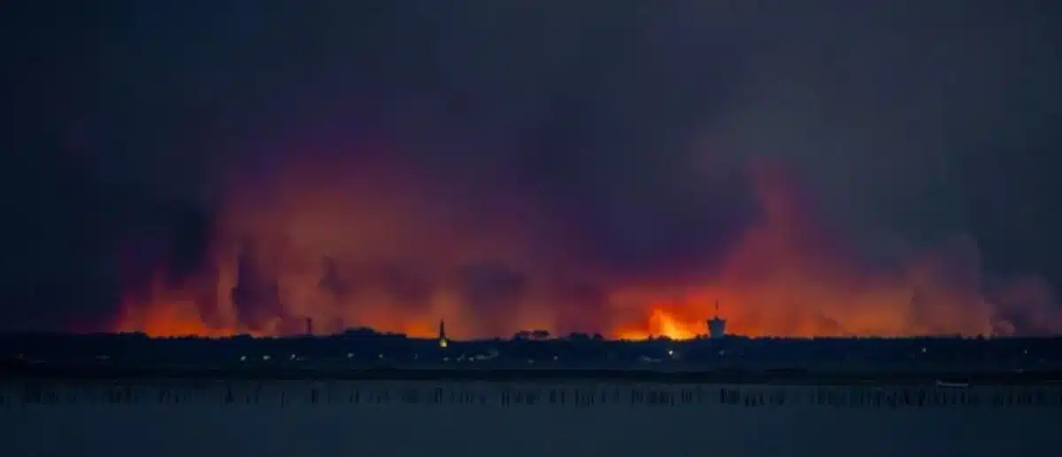 Cap-Ferret évacué par la mer, un feu "apocalyptique" fonce sur Biscarrosse : Macron appelle l'Europe en renfort