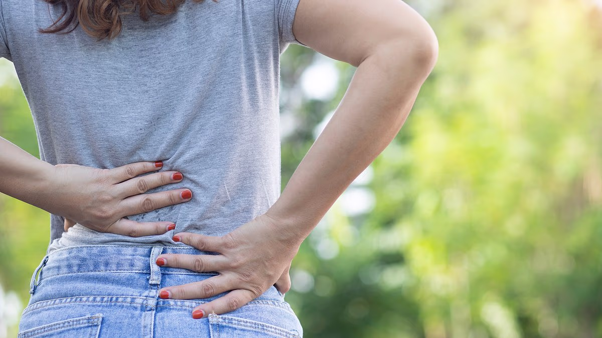 Ce mal de dos qui traverse le ventre est le symptôme du cancer du pancréas que les médecins voient trop tard