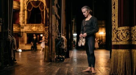 Danseur de l'Opéra de Paris en coulisses avant la retraite