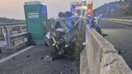 Elle refuse qu'il conduise ivre : il la gifle, l'abandonne sur la route et meurt seul au volant quelques minutes après