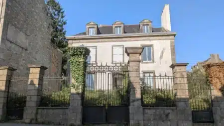 En Bretagne, cette maison de maître de 336 m² part aux enchères pour à peine 120 000 €
