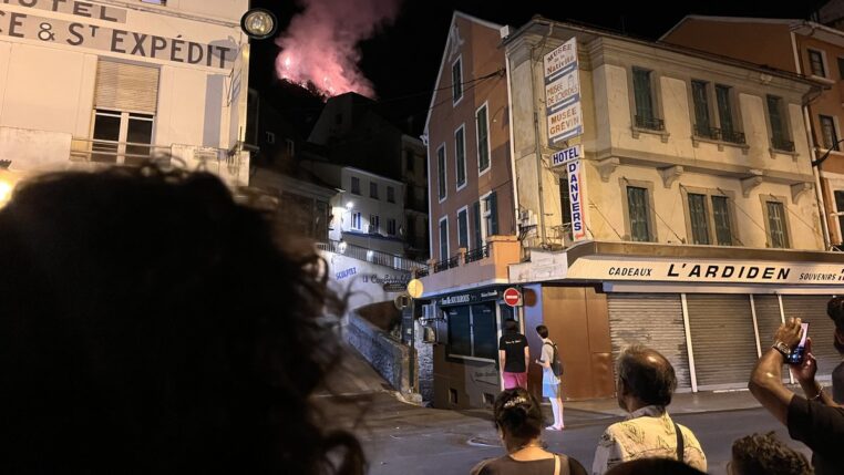 Feu d&rsquo;artifice du 14-Juillet à Lourdes : le château fort s’embrase sous les yeux stupéfaits de la foule