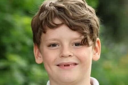 « Il a été privé de son avenir » : un enfant de 8 ans tué par le SUV de son voisin qui se garait