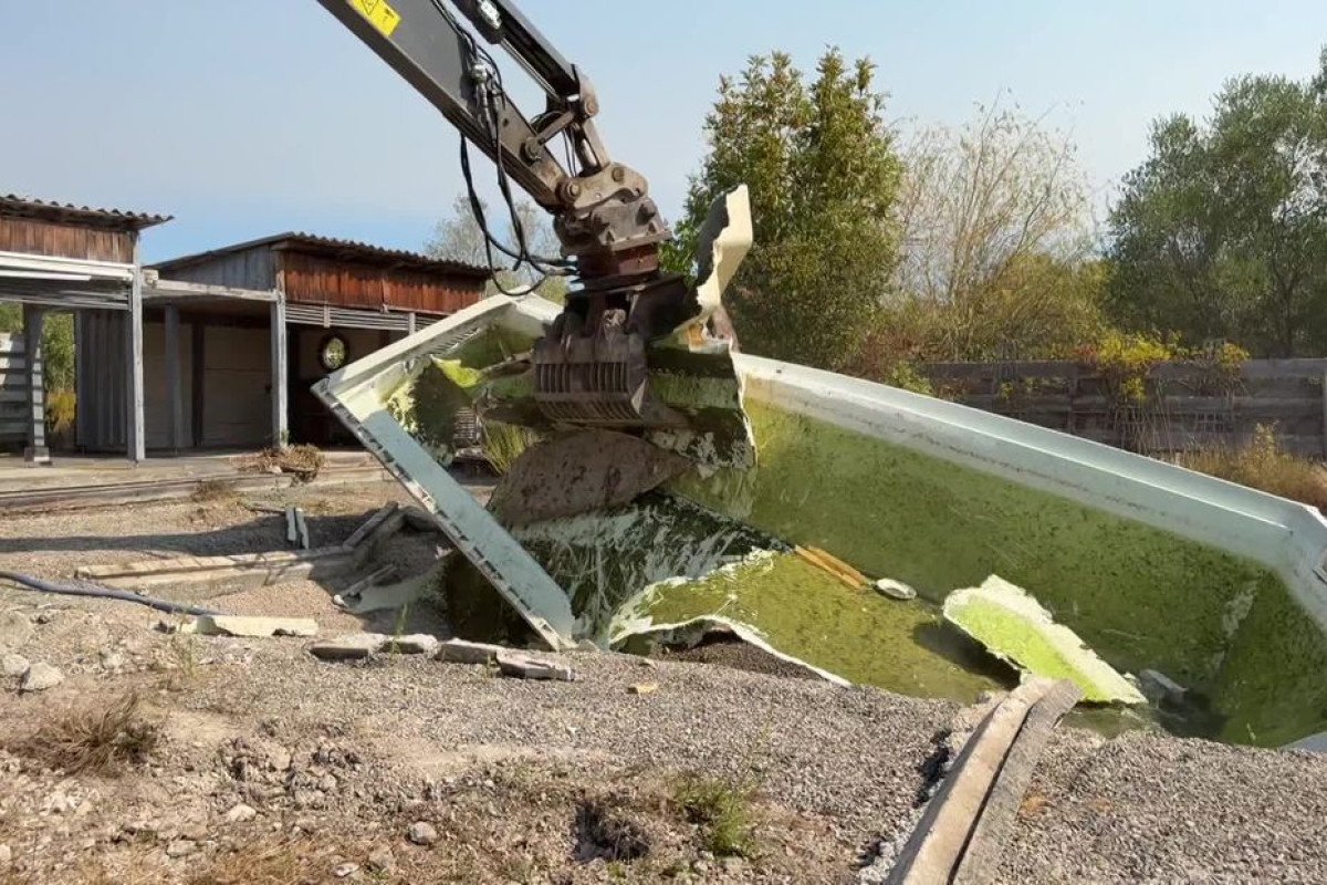 Il construit une maison illégale sur son champ : 15 ans après, l'État tout démolit