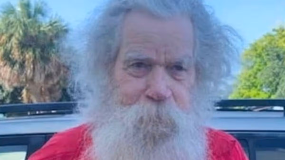 Il s'appelait légalement Santa Claus : la police l'a arrêté dans une opération contre les prédateurs d'enfants