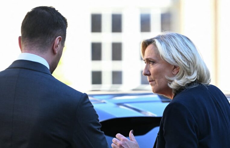 « Jamais de ma vie » : Marine Le Pen recadre sèchement Philippe Ballard après son mot de trop sur Bardella