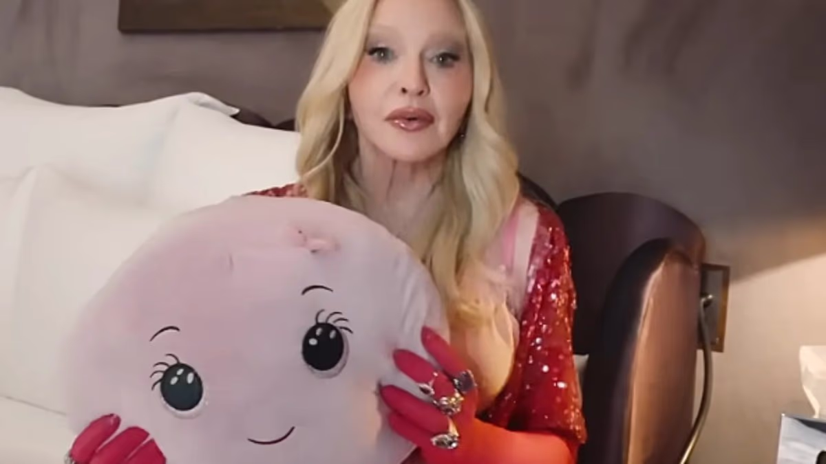 « Je suis pretty sûre que c'était Dieu » : Madonna raconte son coma de 48h et le premier mot qui l'a sauvée