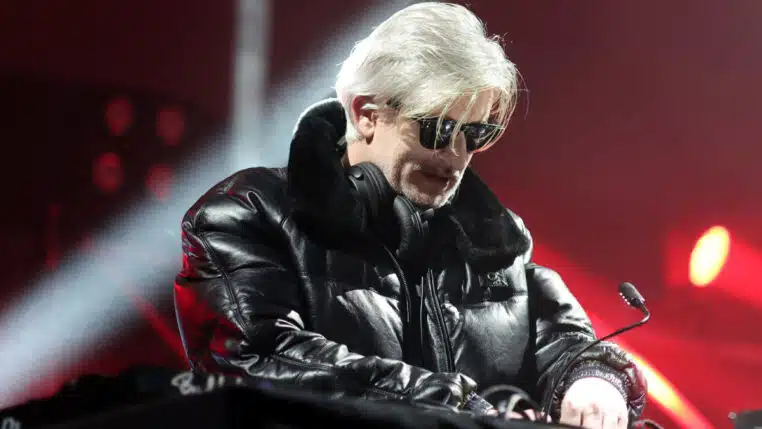Le DJ Kavinsky retrouvé mort à son domicile parisien : ce que l&rsquo;on sait