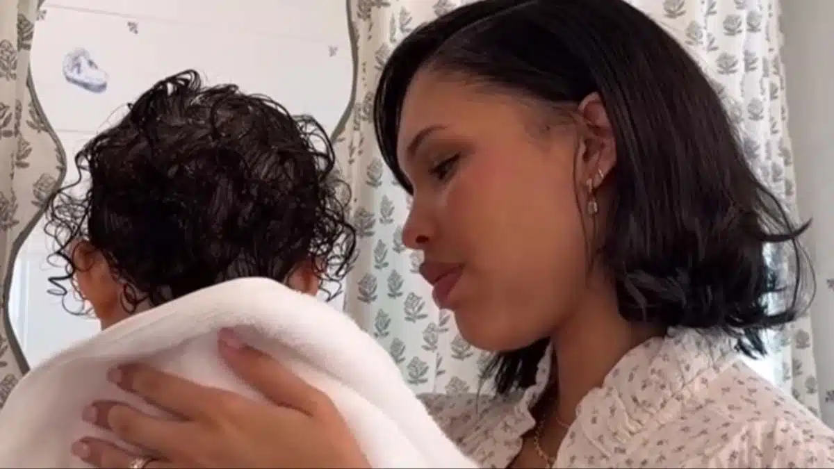 « Mon cœur s'est effondré » : à 24 ans, cette maman révèle le cancer de sa fille de 2 ans