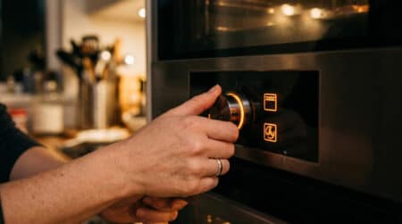 Panneau de réglage du four avec symboles grill