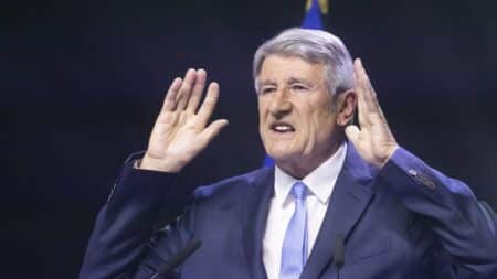 Philippe de Villiers arrêté sur une voie de bus : « sirène deux tons » et gyrophare non autorisés