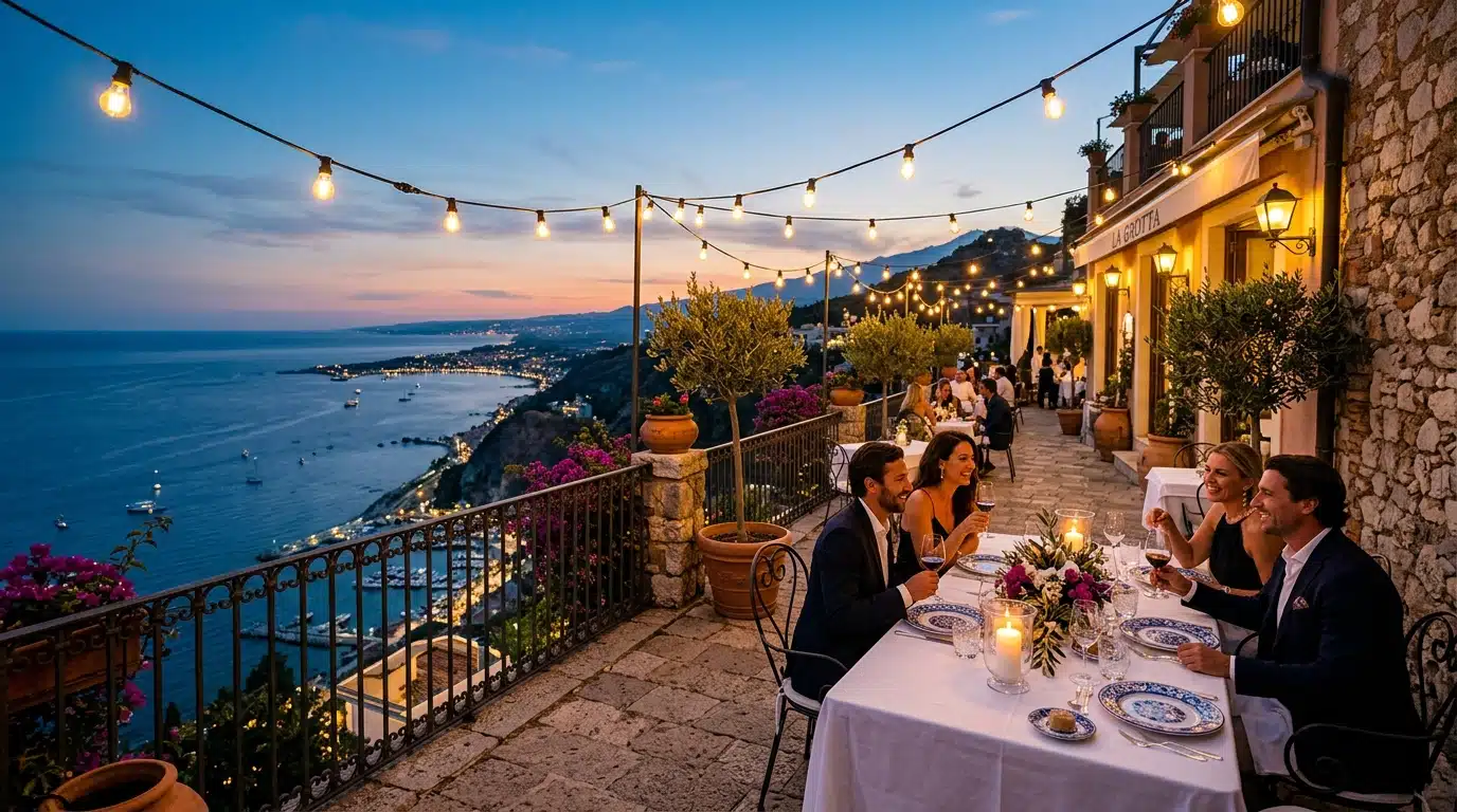 Terrasse méditerranéenne de luxe pour un dîner d'influenceuses en Sicile au crépuscule